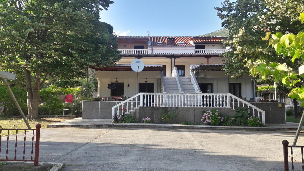 Vuko I Magdalena Midzor Appartement Petrovac Buitenkant foto